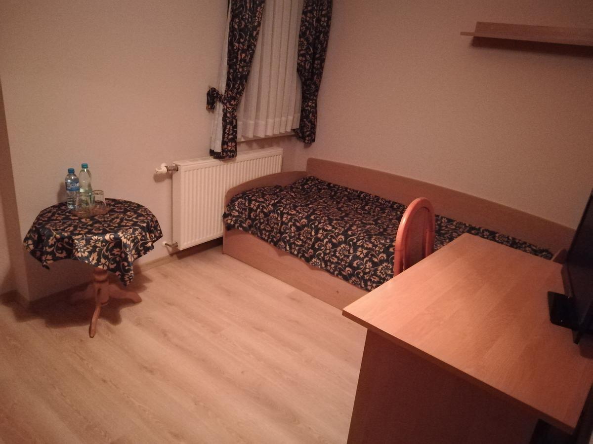 Zajazd Podjadek Osjaków Extérieur photo